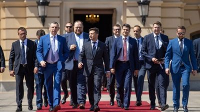 Зеленський, Єрмак, Разумков. Чи загрожує Україні колапс влади через самоізоляцію перших осіб