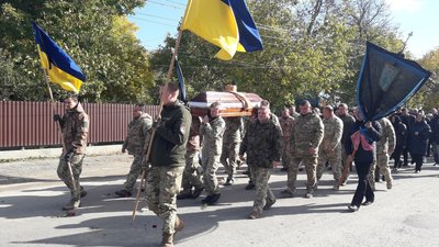 На Тернопільщині попрощалися із загиблим військовослужбовцем Михайлом Семенюком На Тернопільщині попрощалися із загиблим військовослужбовцем Михайлом Семенюком