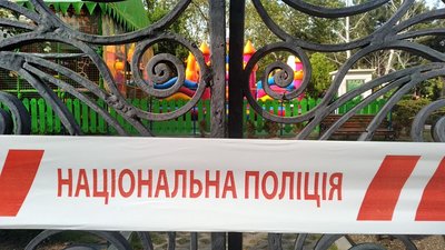 Заплуталася у петлях батута. У Миколаєві в дитячому містечку "Казка" загинула дитина Заплуталася у петлях батута. У Миколаєві в дитячому містечку "Казка" загинула дитина