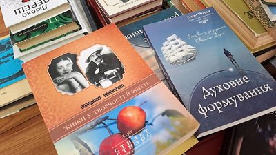 Бібліотеки Кропивницького потребують книг українською мовою. Куди їх можна приносити