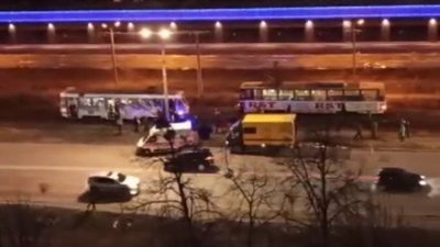 Комунальник, якого збив трамвай у Харкові, помер у лікарні
