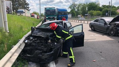 На Київ – Чоп біля Рівного у ДТП втрапили два легковика і маршрутка На Київ – Чоп біля Рівного у ДТП втрапили два легковика і маршрутка