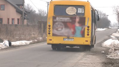 Не довіз до кінцевої зупинки: у Луцькій ТГ матір з 6-річною дитиною водій висадив з маршрутки