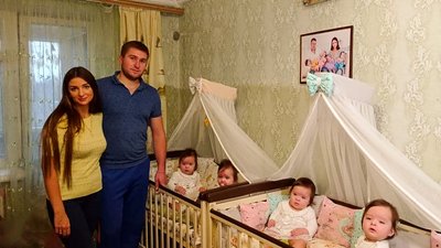 Плюс 7 кг за 8,5 місяців. Як ростуть передчасно народжена четверня з Кропивницького
