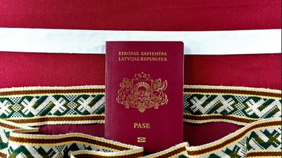 Росіяни та Білоруси в Латвії не зможуть повторно отримати посвідку на проживання — МВС країни розробило законопроєкт