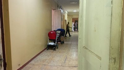 У Дніпрі волонтери облаштували шелтер у закинутій будівлі