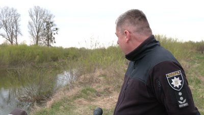 "Всім біда, і селу біда": рятувальники і місцеві про 10-денні пошуки тіла дитини на Рівненщині "Всім біда, і селу біда": рятувальники і місцеві про 10-денні пошуки тіла дитини на Рівненщині