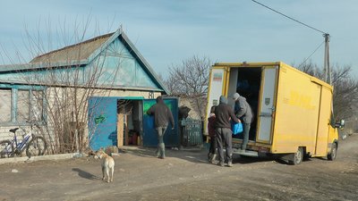 Запорізькі волонтери передали допомогу мешканцям прифронтових населених пунктів Запорізькі волонтери передали допомогу мешканцям прифронтових населених пунктів
