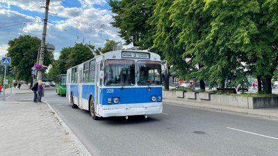 Безготівковий розрахунок: у тролейбусах Черкас запроваджують електронну оплату за проїзд