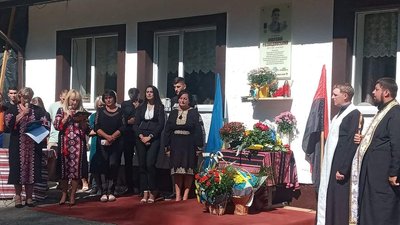 Пам'ятна дошка у Кривопіллі Анатолію Розвадовському