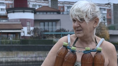 Пляжний сезон увесь рік: як загартовуються черкаські "моржі" Пляжний сезон увесь рік: як загартовуються черкаські "моржі"
