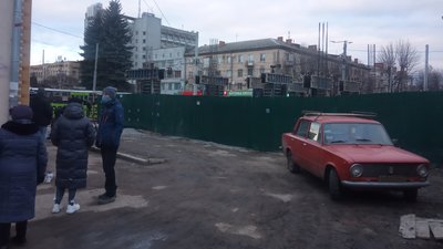 У Житомирі люди вийшли на акцію протесту проти будівництва на вулиці Київська, 6 У Житомирі люди вийшли на акцію протесту проти будівництва на вулиці Київська, 6