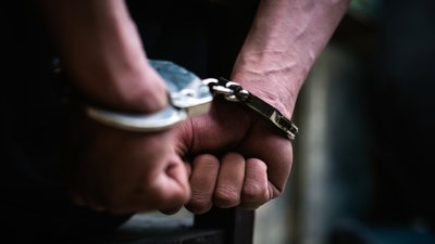 Вбили пенсіонерку та забрали її золоті прикраси: засудили двох чернігівців