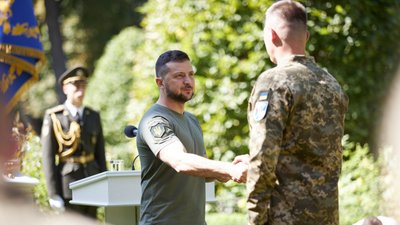 Зеленський нагородив "Золотою Зіркою" загиблих льотчиків, які захищали небо Київщини