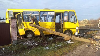 На Львівщині водію автобуса, який зіткнувся із поїздом, суд обрав запобіжний захід