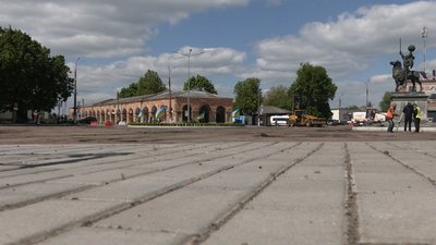 У Новгороді-Сіверському розпочали ремонт центральної площі: що робитимуть та скільки грошей на це витратять У Новгороді-Сіверському розпочали ремонт центральної площі: що робитимуть та скільки грошей на це витратять