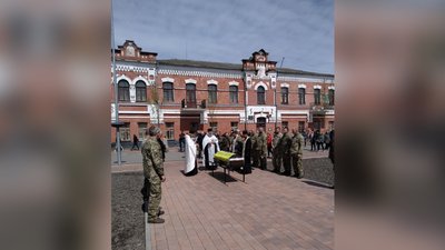 На Чернігівщині попрощалися з чотирма військовими, які загинули під час виконання завдань на сході України