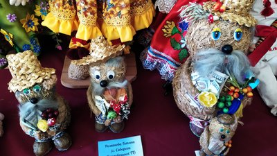 Солом'яні домовички Тетяни Романової з Дунаєвеччини. Солом'яні домовички Тетяни Романової з Дунаєвеччини.