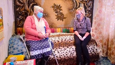 ”Все, що можна – на наших плечах ”. Кропивничанка 10 років обслуговує пенсіонерів