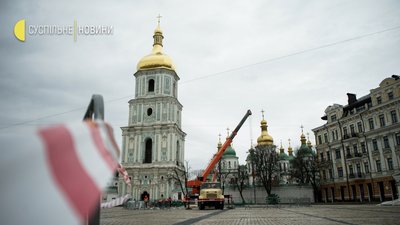 Встановлення головної ялинки країни в Києві Встановлення головної ялинки країни в Києві