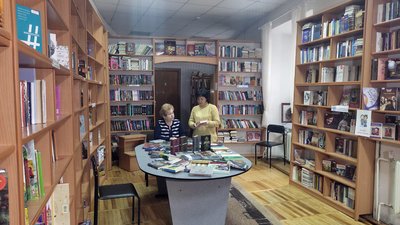 З волинської бібліотеки для юнацтва передали військовим пів сотні книг З волинської бібліотеки для юнацтва передали військовим пів сотні книг