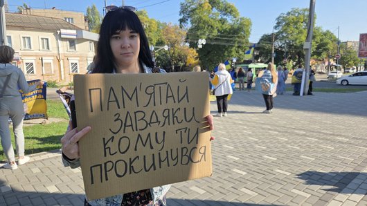 З прапорами та портретами: у Миколаєві нагадали про полонених і зниклих безвісти військових З прапорами та портретами: у Миколаєві нагадали про полонених і зниклих безвісти військових