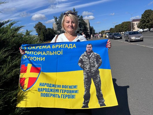 «Жива надія»: на Житомирщині понад сотня людей вийшла на акцію на підтримку полонених та зниклих безвісти