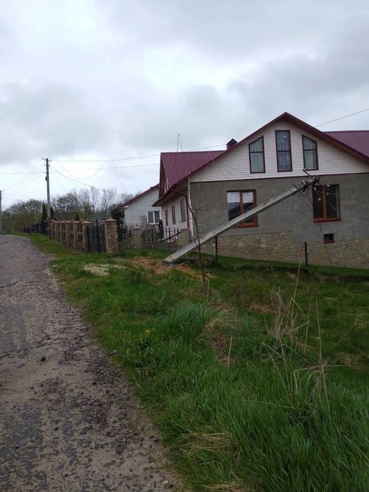 Вітер, негода, електроопора, знеструмлення, відключення світла, Прикарпаттяобленерго