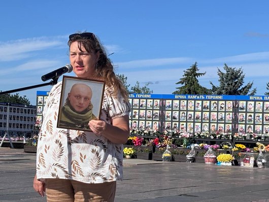 «Жива надія»: на Житомирщині понад сотня людей вийшла на акцію на підтримку полонених та зниклих безвісти