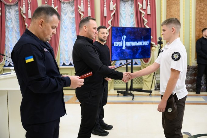 14-річний хлопець із Житомирщини отримав відзнаку «Герой-рятувальник року» за порятунок друга 14-річний хлопець із Житомирщини отримав відзнаку «Герой-рятувальник року» за порятунок друга