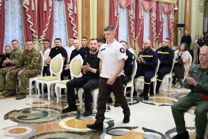 14-річний хлопець із Житомирщини отримав відзнаку «Герой-рятувальник року» за порятунок друга 14-річний хлопець із Житомирщини отримав відзнаку «Герой-рятувальник року» за порятунок друга
