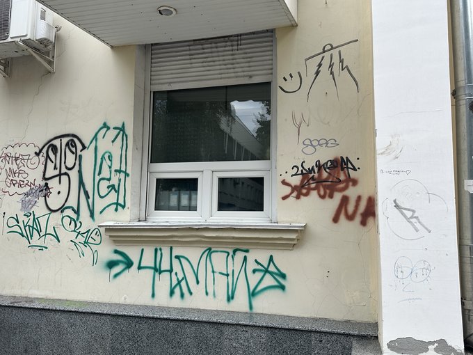 Написи на стінах у Житомирі: хто має їх зафарбовувати та яка відповідальність передбачена