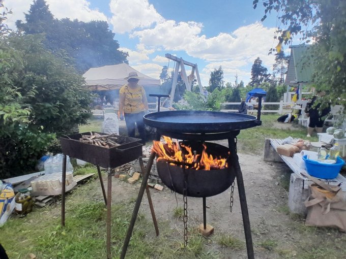 Родини загиблих військових і митці зібралися на фестивалі "Відлуння голосів" на Житомирщині Родини загиблих військових і митці зібралися на фестивалі "Відлуння голосів" на Житомирщині