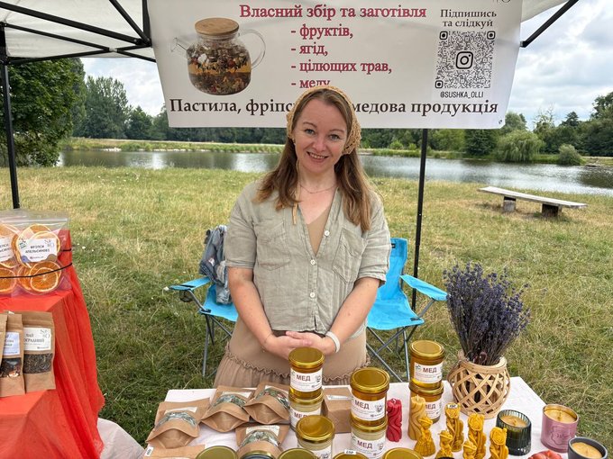 "Дерево роду", благодійний ярмарок, виступи колективів: на Житомирщині проводять фестиваль "ЕтноВир на Виспі" "Дерево роду", благодійний ярмарок, виступи колективів: на Житомирщині проводять фестиваль "ЕтноВир на Виспі"