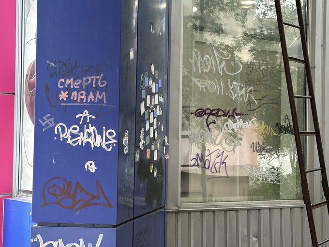 Написи на стінах у Житомирі: хто має їх зафарбовувати та яка відповідальність передбачена