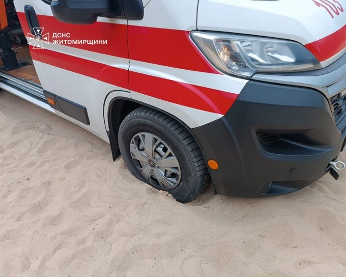 У Житомирі в Гідропарку не вдалося врятувати чоловіка, якого дістали з води: що відомо У Житомирі в Гідропарку не вдалося врятувати чоловіка, якого дістали з води: що відомо