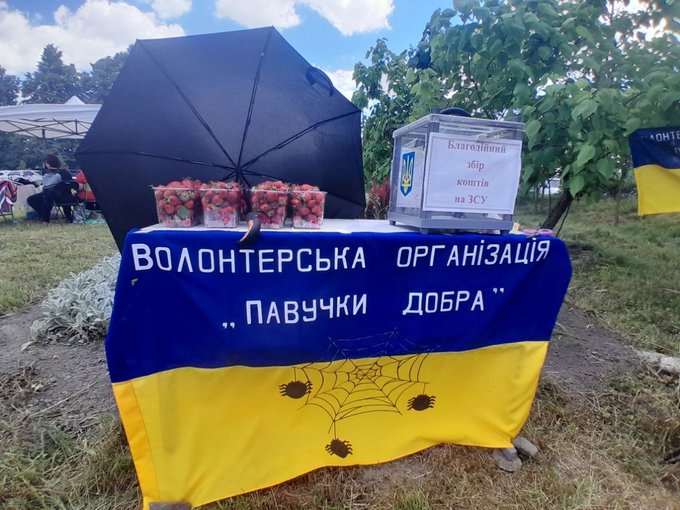 Родини загиблих військових і митці зібралися на фестивалі "Відлуння голосів" на Житомирщині Родини загиблих військових і митці зібралися на фестивалі "Відлуння голосів" на Житомирщині