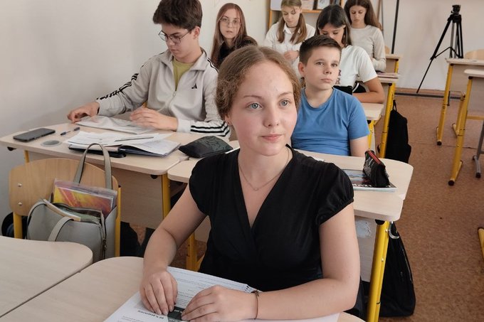 "Підприємництво і фінансова грамотність": як проводять уроки нового обов'язкового предмету у школі Житомира "Підприємництво і фінансова грамотність": як проводять уроки нового обов'язкового предмету у школі Житомира
