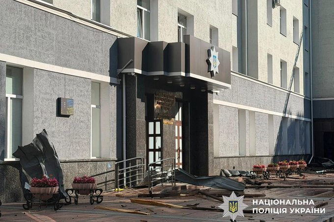 Армія РФ атакувала Житомир реактивними дронами: влучання у будівлю управління поліції області, є загиблі