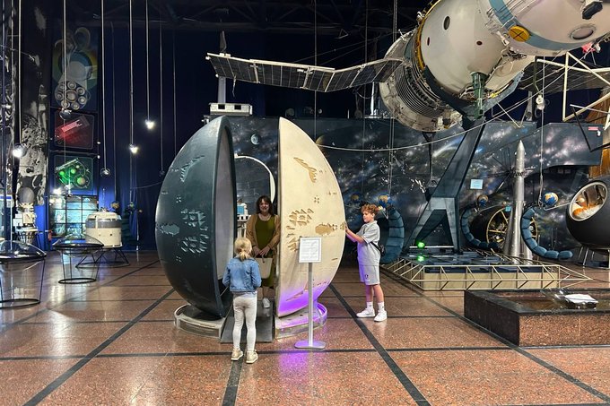 В Житомирі в музеї космонавтики провели інтерактивний квест для родин переселенців В Житомирі в музеї космонавтики провели інтерактивний квест для родин переселенців