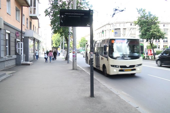 У Житомирі планують відремонтувати 9 електронних табло на зупинках громадського транспорту У Житомирі планують відремонтувати 9 електронних табло на зупинках громадського транспорту