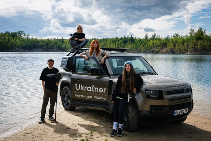 «Ми показуємо світу, яка Україна сьогодні», — продюсерка проєкту Ukraїner Ольга Шор під час зйомок у Житомирі «Ми показуємо світу, яка Україна сьогодні», — продюсерка проєкту Ukraїner Ольга Шор під час зйомок у Житомирі