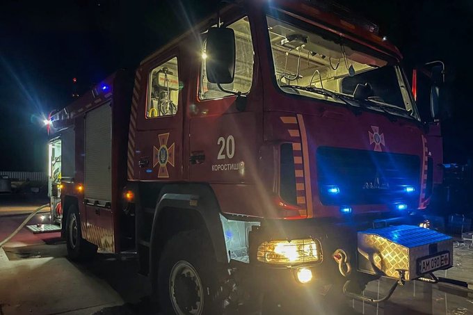 Пожежа на підприємстві у Коростишеві: загинула людина, ще одну врятували Пожежа на підприємстві у Коростишеві: загинула людина, ще одну врятували