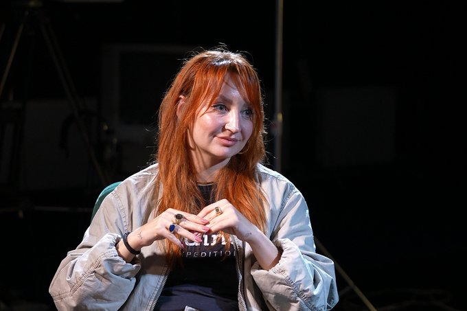 «Ми показуємо світу, яка Україна сьогодні», — продюсерка проєкту Ukraїner Ольга Шор під час зйомок у Житомирі «Ми показуємо світу, яка Україна сьогодні», — продюсерка проєкту Ukraїner Ольга Шор під час зйомок у Житомирі