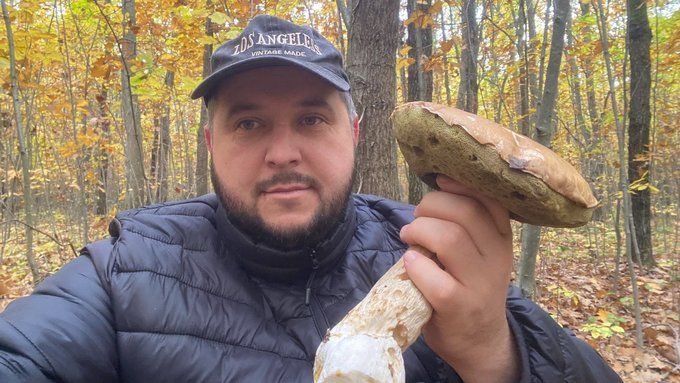 «Лише лінивий міг не назбирати собі грибів»: житомирянин Віктор Лісовський — про грибний сезон-2026 та знахідку