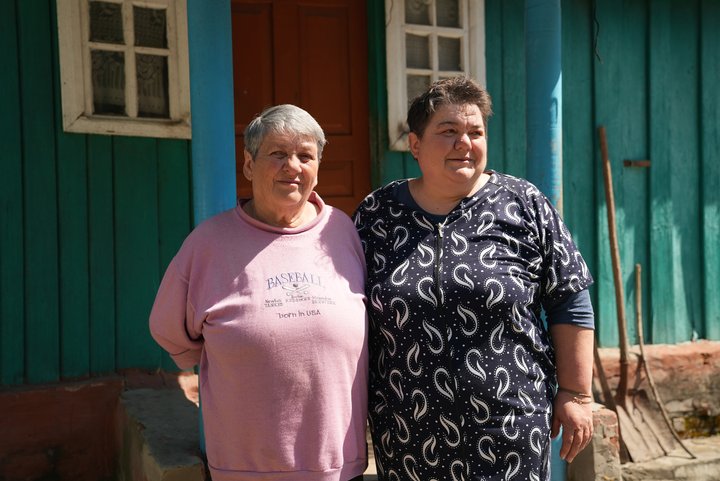 “З пакетом у руці сюди приїхала”: як війна змінила життя родини з Краснопілля