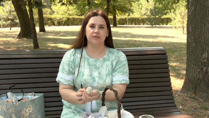 &laquo;Люди захоплюються&raquo;: як в'язання гачком допомогло майстрині з Донеччини призвичаїтися на Черкащині