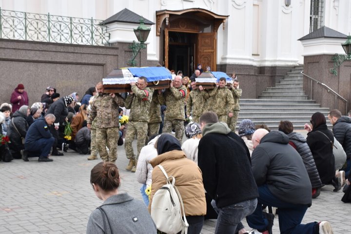 У Луцьку попрощалися з загиблими на Донеччині Валентином Кравцем і Максимом Діковим