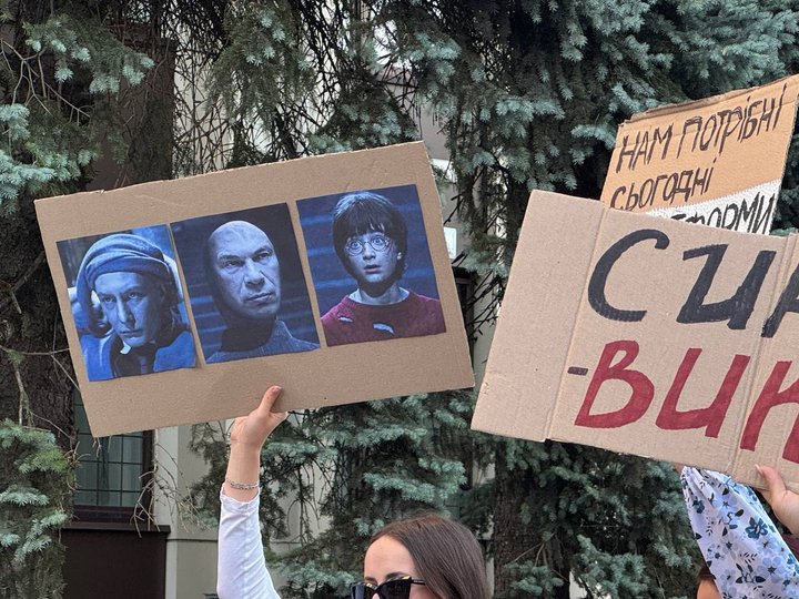 Третій день мітингів у Дніпрі. Як містяни протестують проти відставки Федорова — фоторепортаж Третій день мітингів у Дніпрі. Як містяни протестують проти відставки Федорова — фоторепортаж