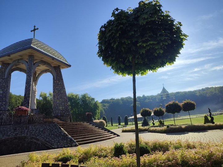 Погоня, монастир, церква, науковці, Франківщина Погоня, монастир, церква, науковці, Франківщина